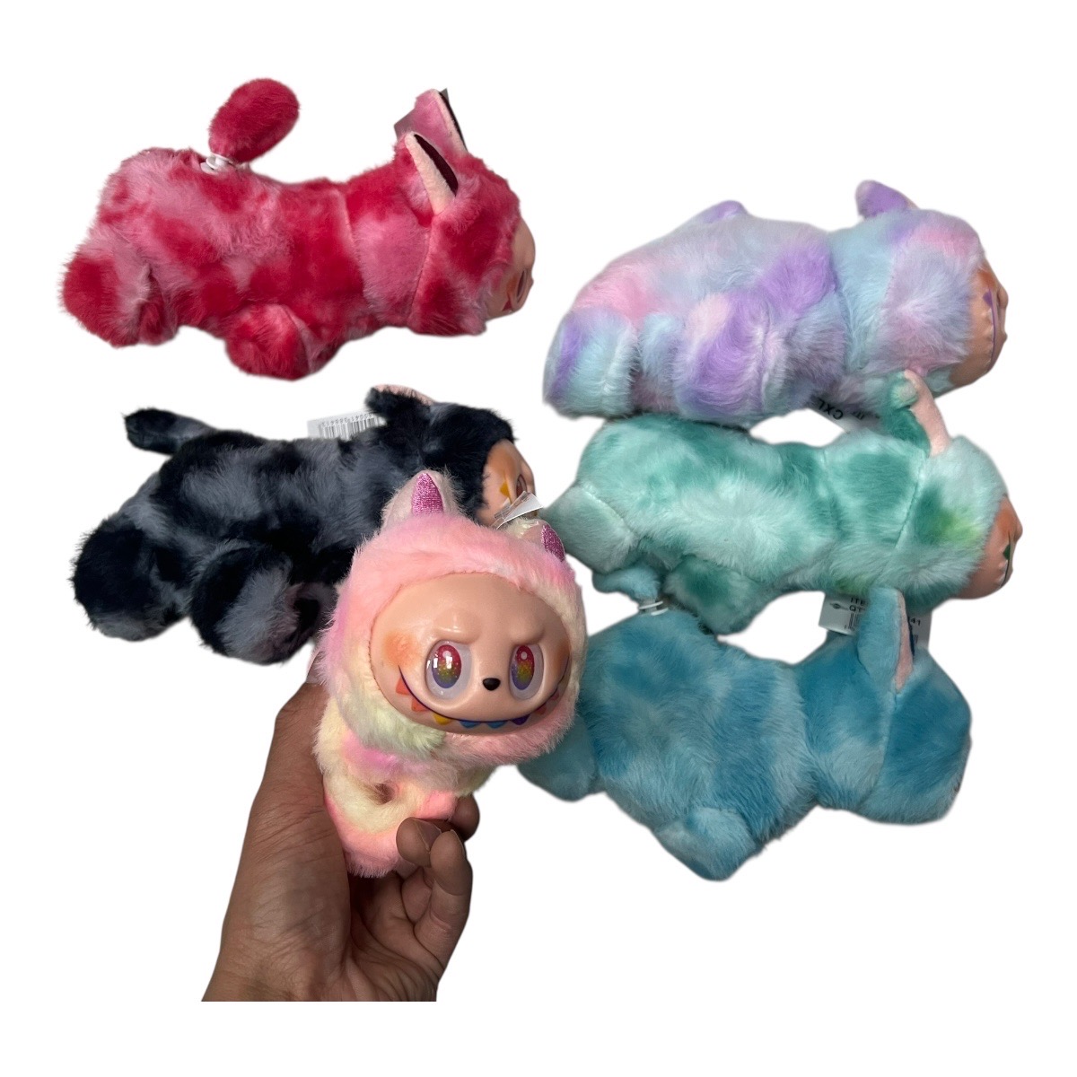 labubu na ręką krecik ogon